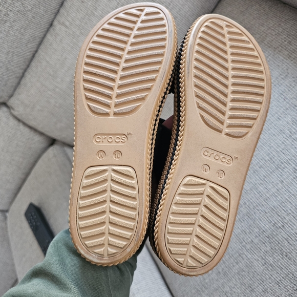 Crocs Women's Brooklyn Buckle Wrap Platform Sandal - Picture 7 of 7